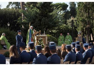 El Papa a la Gendarmer�a Vaticana: �Con confianza abramos la puerta al amor de Dios�