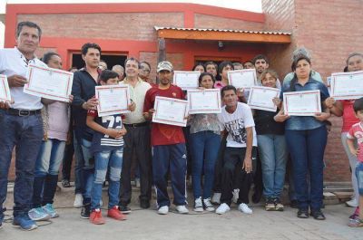 Inauguran viviendas sociales