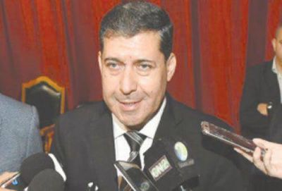 Casas advirti� que los sueldos de los riojanos corren peligro
