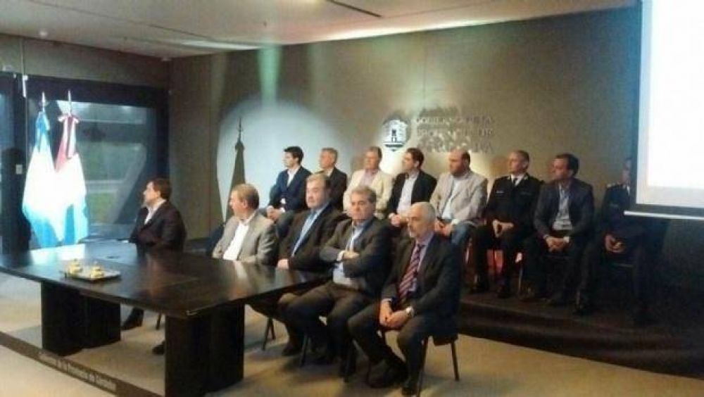 Provincia entreg� veh�culos y equipos que se destinar�n a seguridad urbana