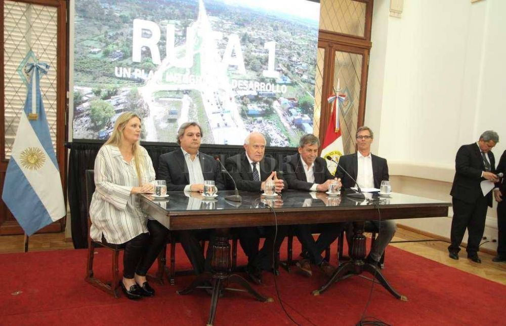 La provincia present el plan integral de gasoducto y colectoras de la Ruta 1