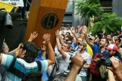 Gremialistas en la mira: Afirman que el nivel de confianza en los sindicatos es baj�simo