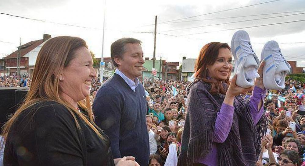 �El Presidente inaugura obras que iniciamos nosotros�