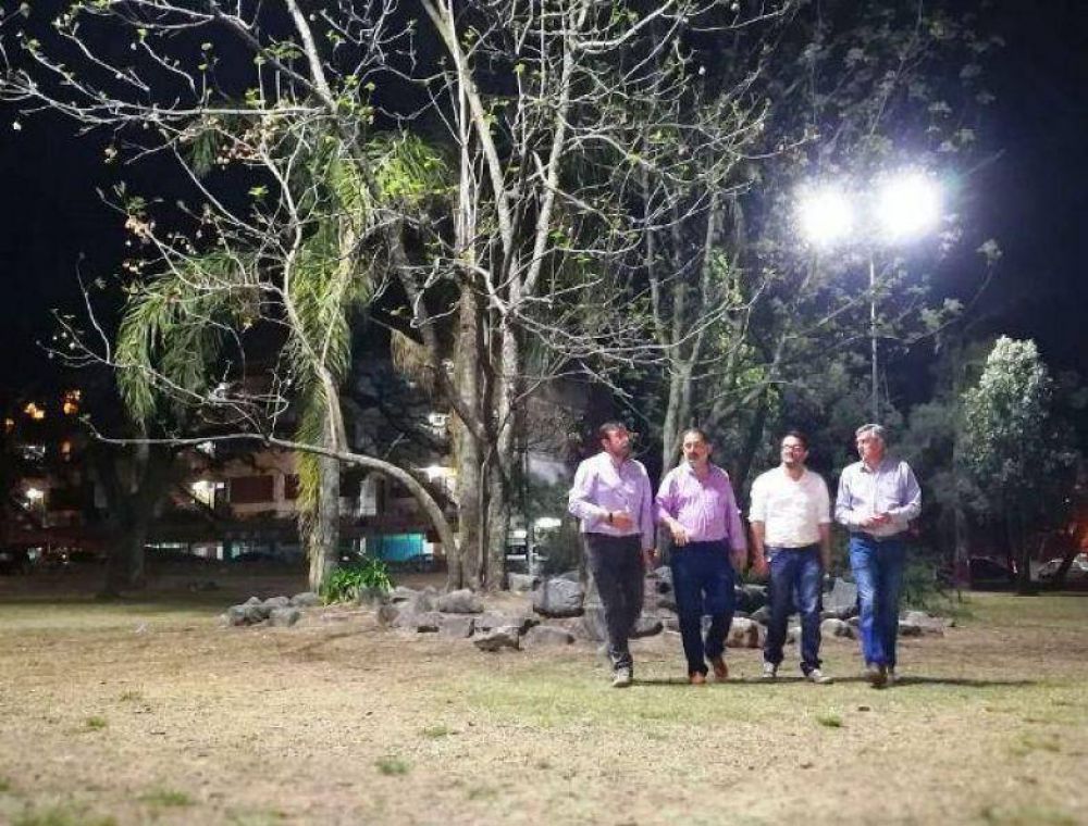 RECAMBIO DE LUMINARIAS EN DIFERENTES PUNTOS DE LA CIUDAD	