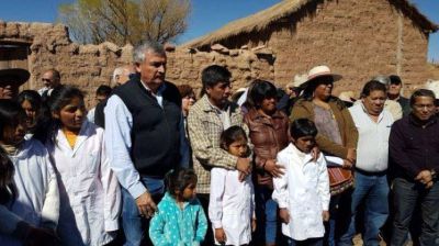 Servicios de agua y luz para Tabladitas