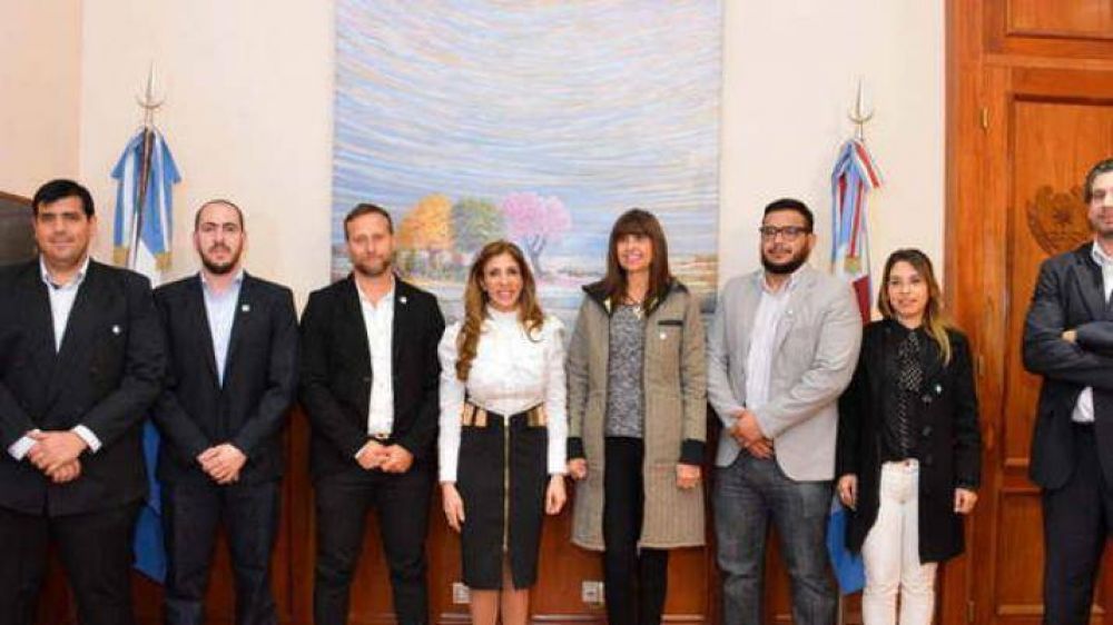La gobernadora se reuni� con integrantes del C�rculo Odontol�gico Santiague�o