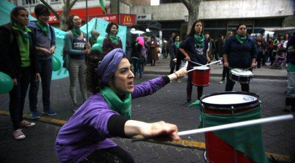 Unas 800 personas pidieron por el aborto legal