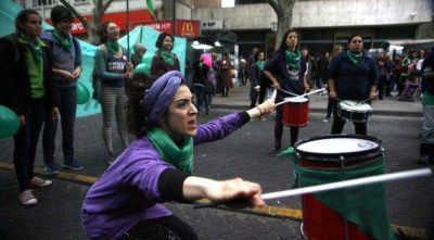 Unas 800 personas pidieron por el aborto legal