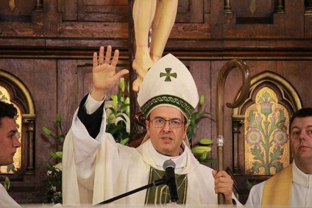 El nuevo obispo brinda su primera misa en Necochea