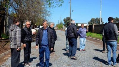 Britos visit� los trabajos en el barrio Sur