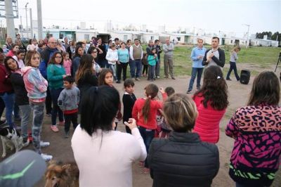 Bucca anunci� la construcci�n de una plaza en el nuevo barrio Los Zorzales