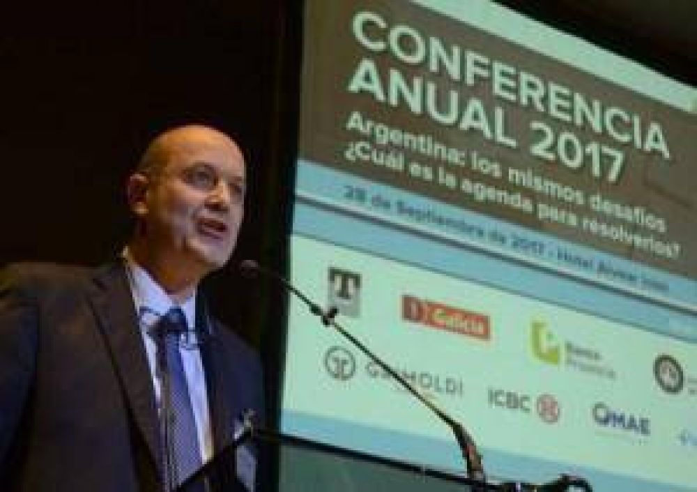 Sturzenegger advirti� a empresarios que no den aumentos salariales mayores a su meta