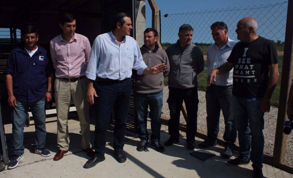 Inauguran en Dolores la Estaci�n de Bombeo construida sobre el Canal A