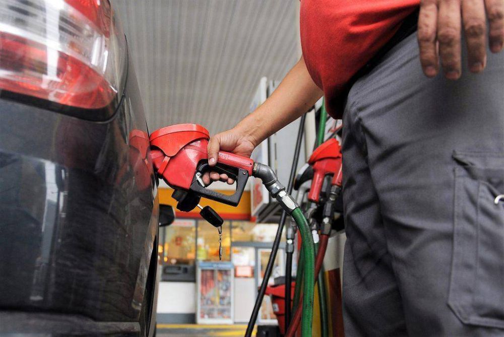Esperan que los combustibles aumenten al menos un 6% con la liberaci�n de precios