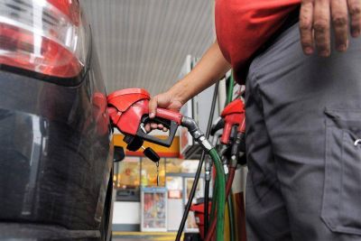 Esperan que los combustibles aumenten al menos un 6% con la liberaci�n de precios