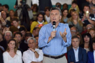 Una llegada en avi�n oficial y con mucho hermetismo y seguridad