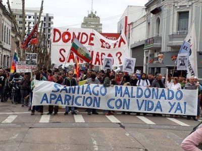 Olavarr�a march� por la �aparici�n con vida de Santiago Maldonado�