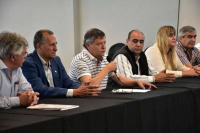 Emergencia agropecuaria: Peppo entreg� asistencias econ�micas no reintegrables a productores
