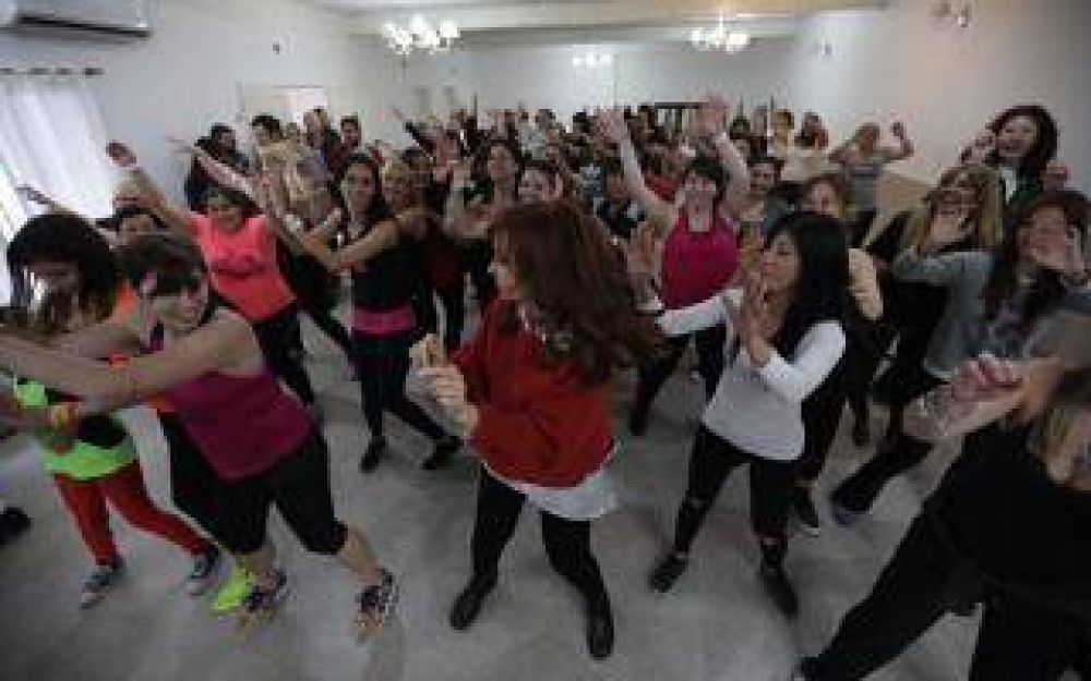 Elecciones 2017: En el marco de la campaa, Cristina se anim a bailar zumba en San Martn