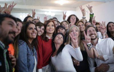 Cristina Fern�ndez de Kirchner: �Los amigos de Macri se han apoderado del Estado�