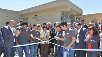 Luc�a dej� inaugurado el edificio de la Escuela Especial de Oficios