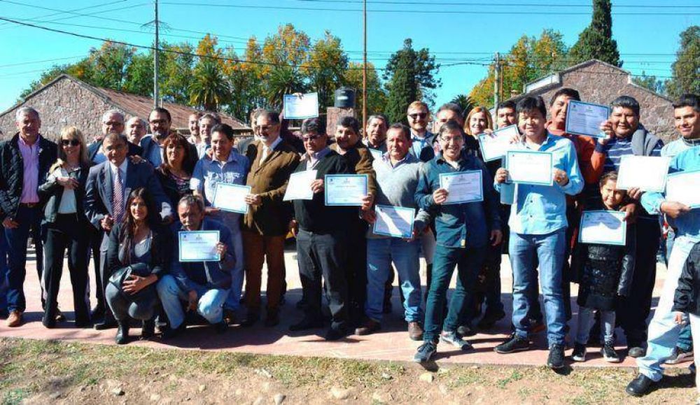 M�S DE 5 MILLONES DE PESOS EN CR�DITOS PARA TAXISTAS