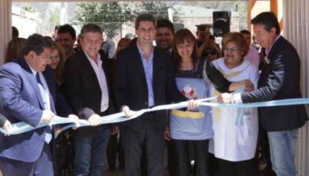 U�ac inaugur� un polideportivo y obras en dos escuelas en J�chal