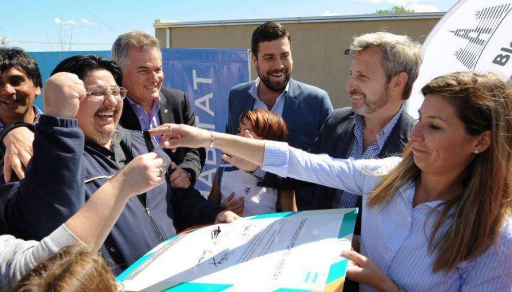De cara a octubre, el Gobierno apuesta a �renovar la confianza de la gente�