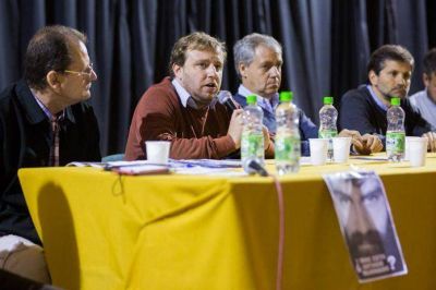 Debate de concejales: Maraude expuso ante cientos de alumnos