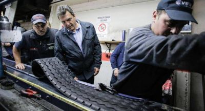 Massa visit� a despedidos tras el cierre de una f�brica y pidi� apostar 