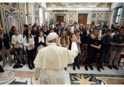 Papa: Construir la civilizaci�n del amor a trav�s del don