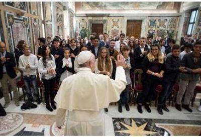 Papa: Construir la civilizaci�n del amor a trav�s del don