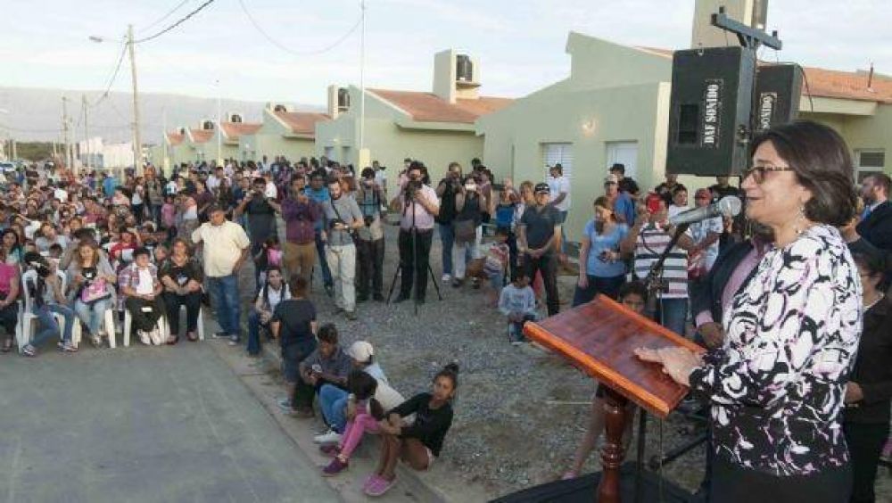Vivienda: �Hacemos todo lo que podemos�, dijo Luc�a