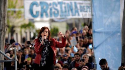 Cristina en Lan�s: pidi� al Gobierno que deje de 