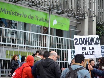 Trabajadores del catering Abril se manifestaron en el ministerio de Trabajo: 