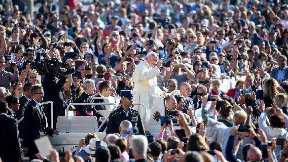 El Papa anuncia una reunin de jvenes en vista del Snodo de 2018