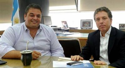 Mientras Triaca desliza que est� acordada, Dujovne dice que no habr� reforma laboral
