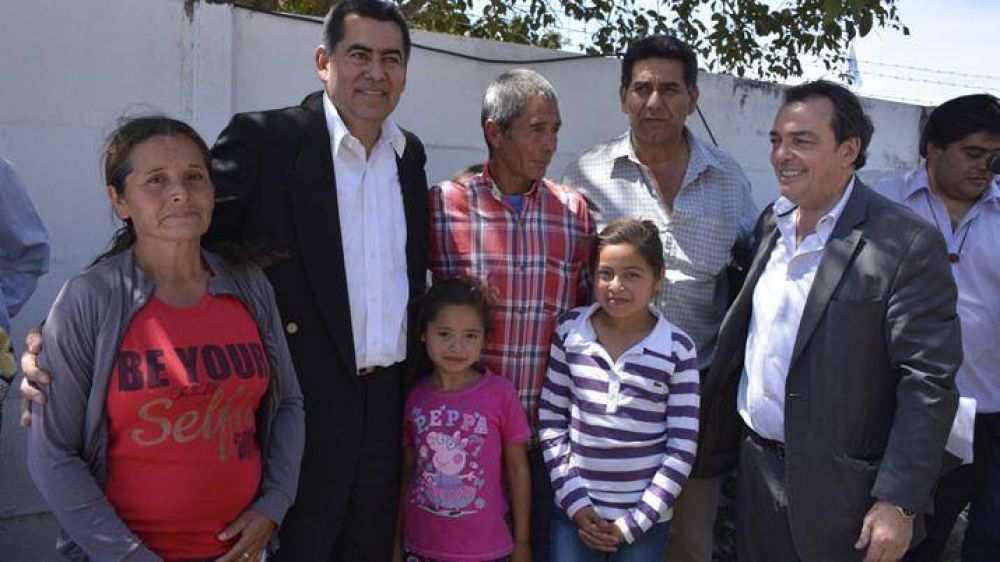 Familias de Villa Hip�lita accedieron a viviendas sociales