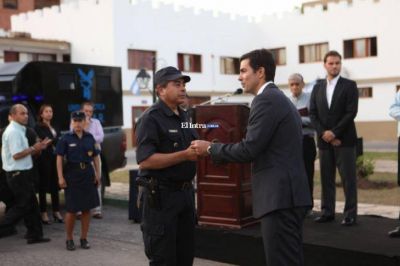 Urtubey entreg� nuevos m�viles policiales