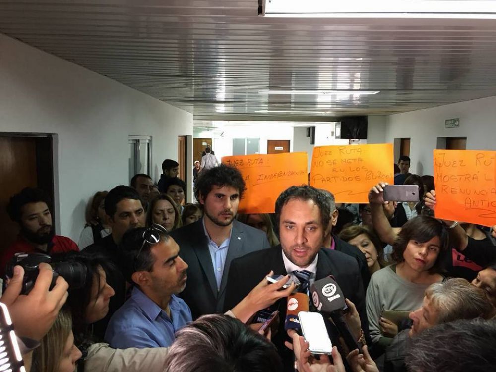 Con una manifestaci�n dentro de Tribunales, SLST apel� el fall� que habilit� a sus candidatos de Potrero