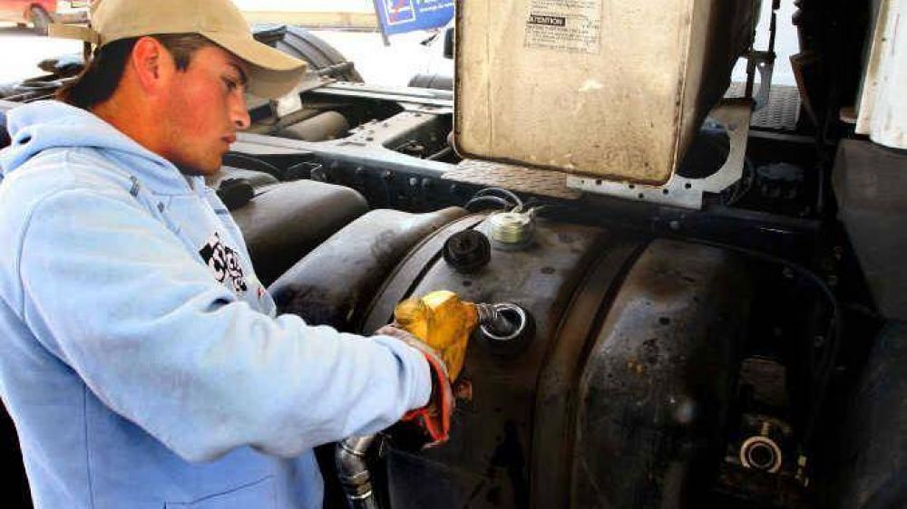Petroleras aplicaron subas para mayoristas en Mendoza