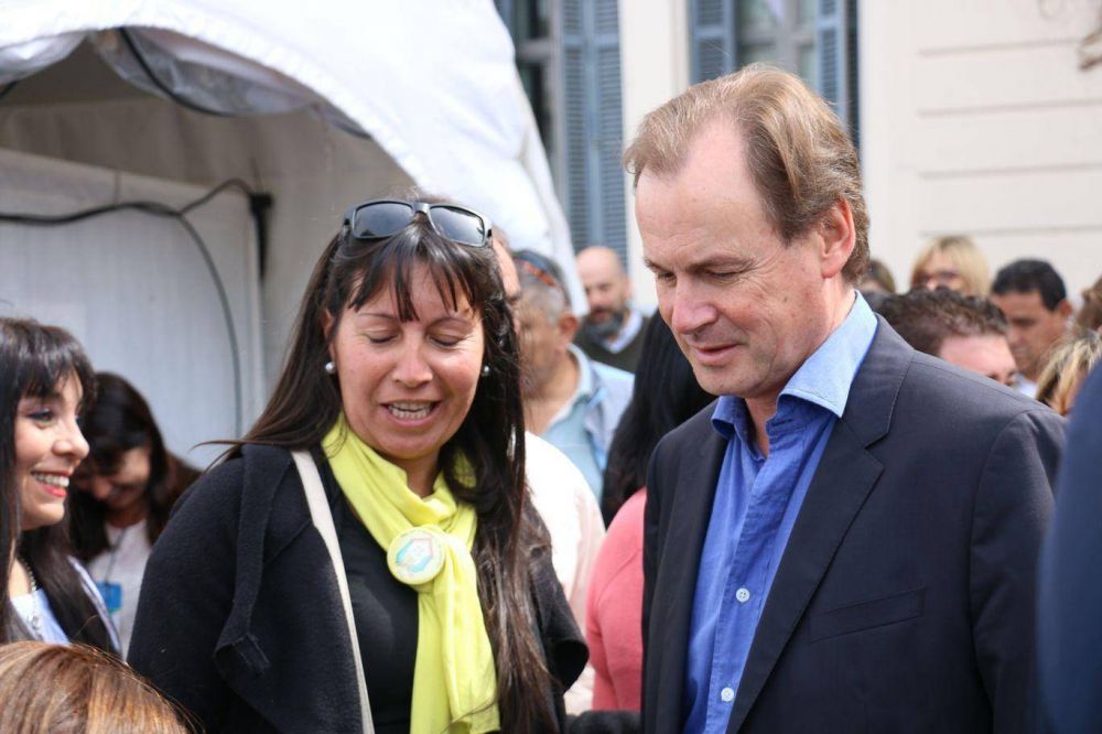 Bordet recorri� la Feria de Educaci�n que se realiza en Plaza Mansilla 