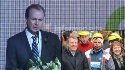 Centro de Convenciones de Paran�: Bordet record� a Urribarri y Osuna	 