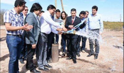 El gobernador inaugur� el acueducto y red de agua potable beneficiando a m�s de seis localidades