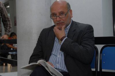 Con bajo perfil, Aldo Creche contin�a en Educaci�n