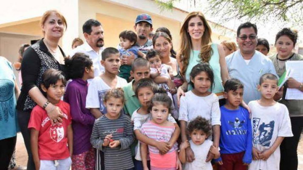 La gobernadora Claudia de Zamora habilit 71 viviendas en el barrio Santa Rosa de Lima