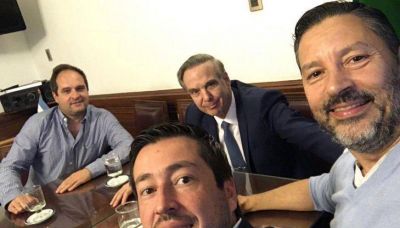 Fuego amigo: intendentes K se reunieron con Pichetto para �pensar sobre la Argentina que viene�