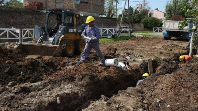 Comenz� nueva obra de cloacas en Monte Grande y Luis Guill�n