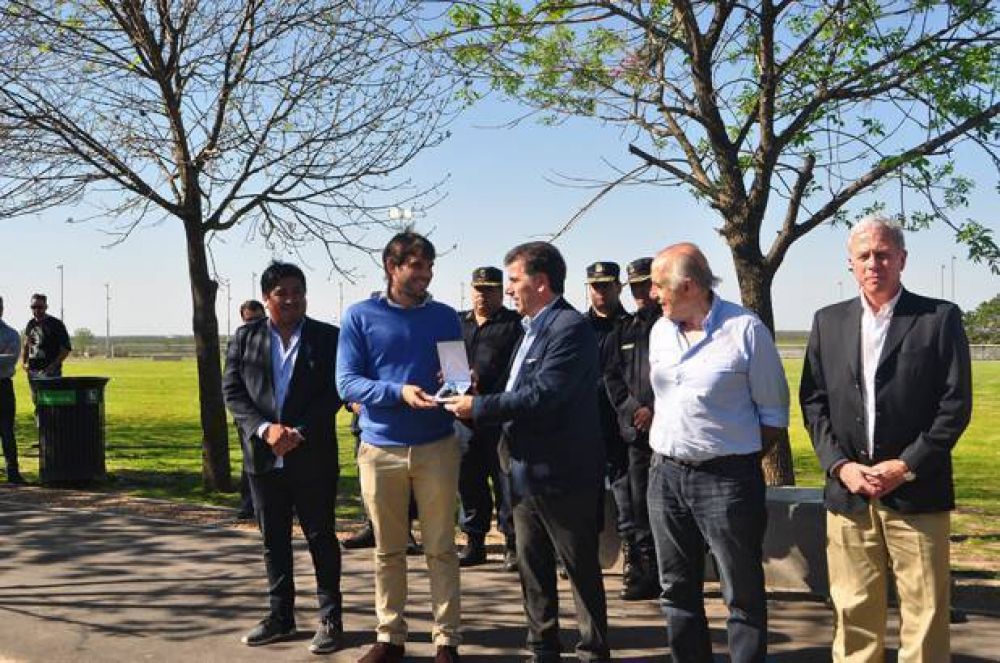 El Ministro Ritondo hizo entrega de cinco patrulleros en San Nicol�s