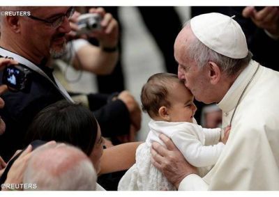 Teolog�a de la Creaci�n y de la Redenci�n que sepa traducirse en gestos de amor para cada vida, pide el Papa